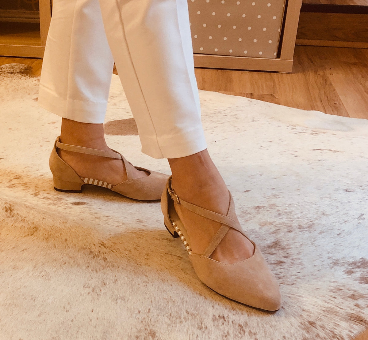 Beige flat shoe, neutral colour, arch support, wide toe, comfortable work shoe, shoes for office