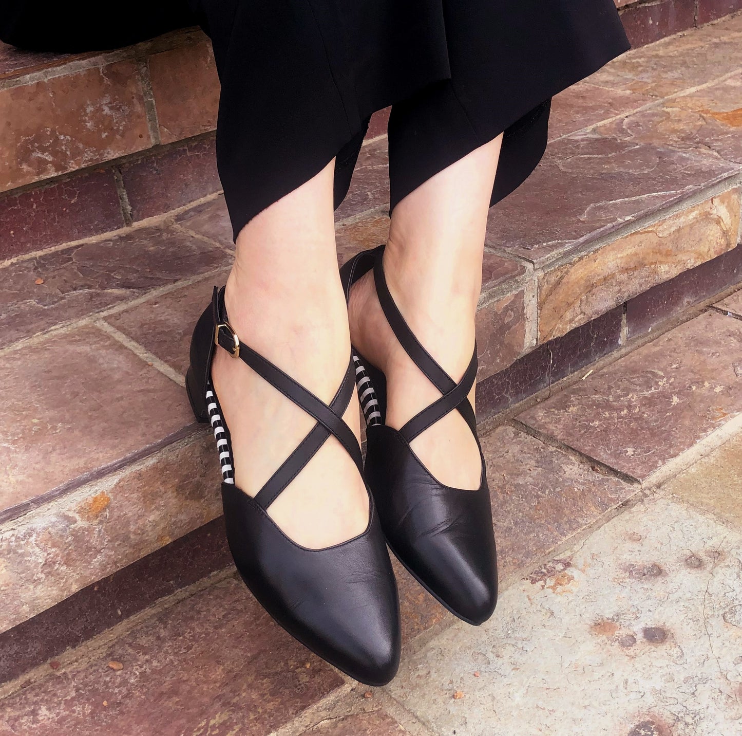 Black ballet flats, arch support, wide feet friendly, comfortable work shoe, shoes for office
