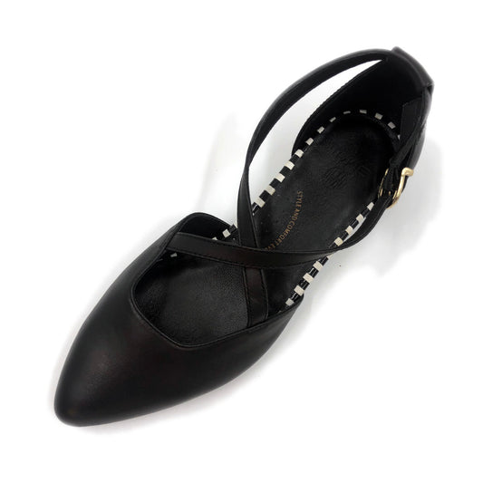 Black flat shoe, arch support, wide feet friendly, comfortable work shoe, shoes for office