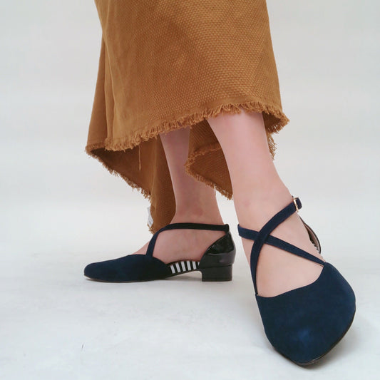 Navy Color flat shoe, arch support, wide toe, comfortable work shoe, shoes for office