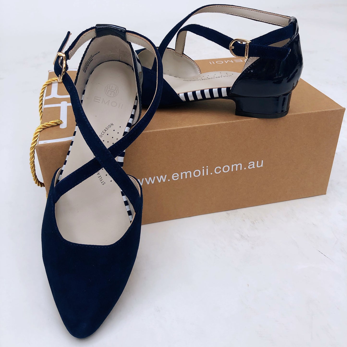 Navy Color flat shoe, arch support, wide toe, comfortable work shoe, shoes for office