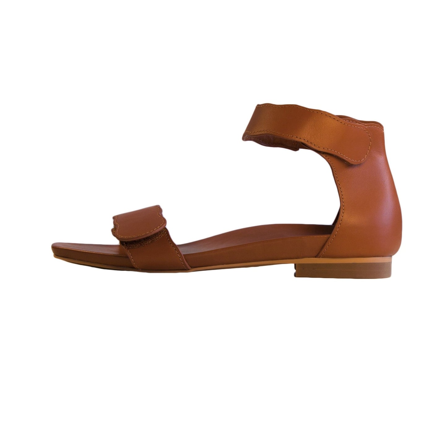 Light-weight Tan leather sandals with adjustable strapes and arch support. Bio-contoured footbed, wide feet friendly