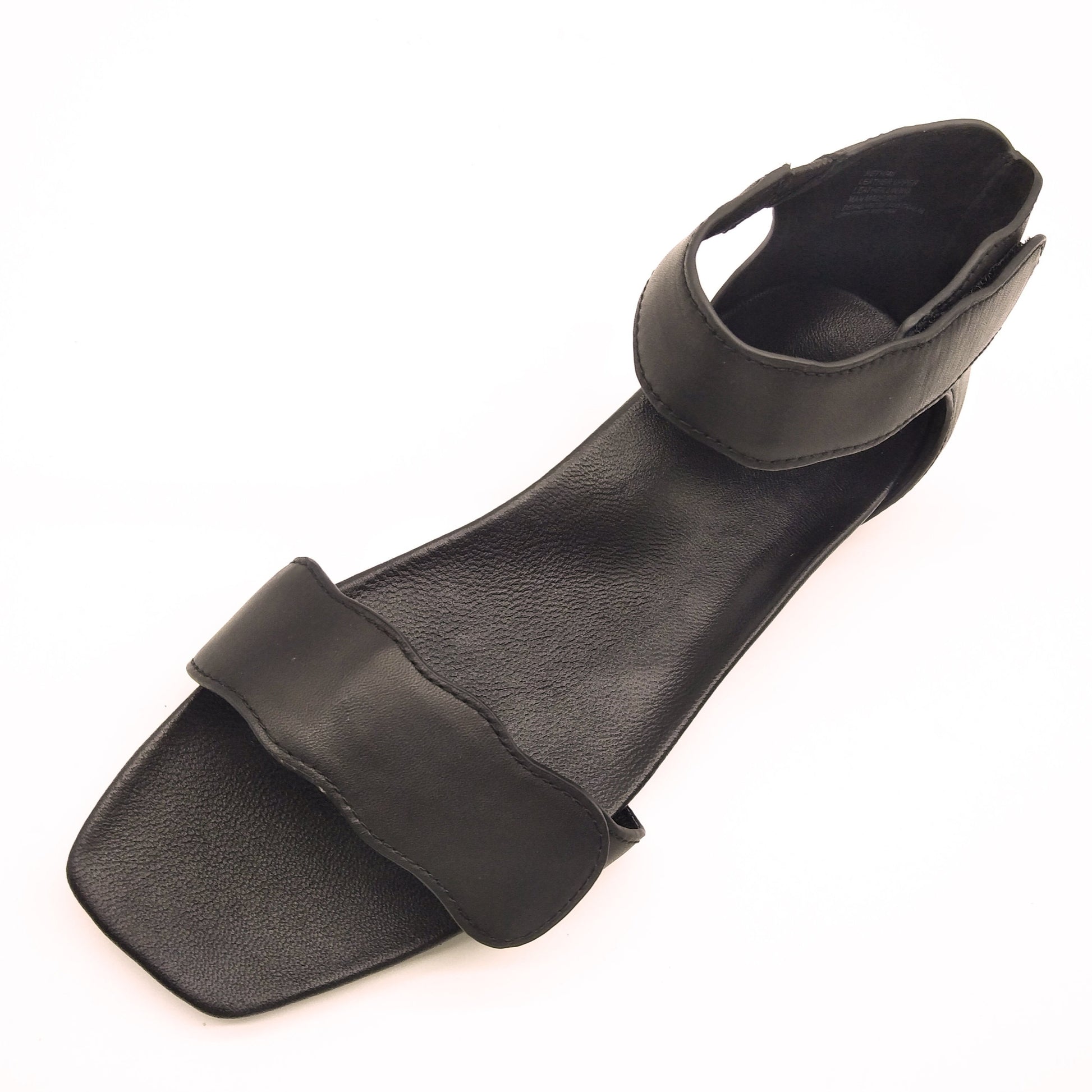 Light-weight Black leather sandals with adjustable strapes and arch support. Bio-contoured footbed, wide feet friendly
